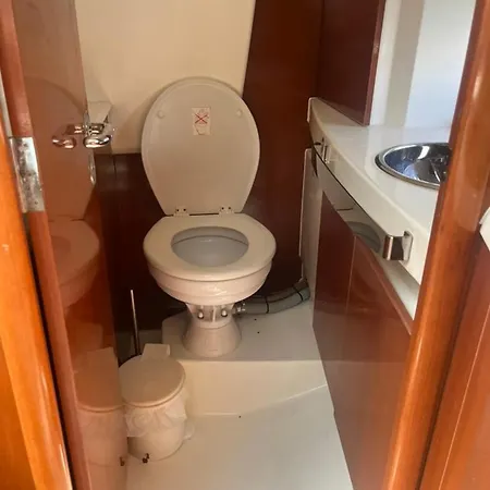 Sea Bloom Ii - Night In A Fancy Speedboat Lisboa