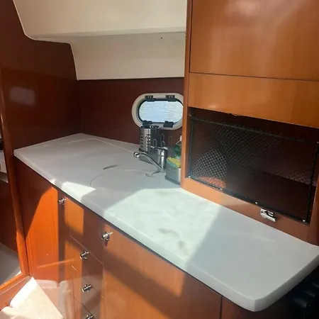 Sea Bloom Ii - Night In A Fancy Speedboat 船屋 *