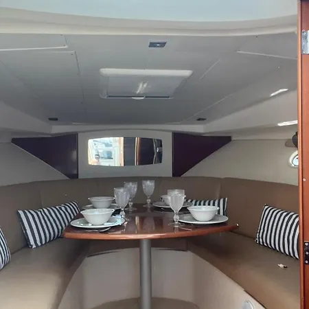 Sea Bloom Ii - Night In A Fancy Speedboat 船屋 Lisboa