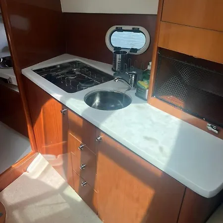 Sea Bloom Ii - Night In A Fancy Speedboat Lissabon