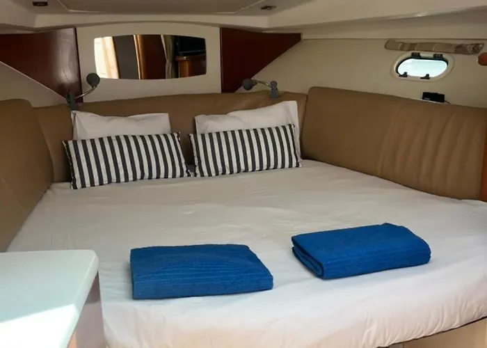 Båthotell Sea Bloom Ii - Night In A Fancy Speedboat *