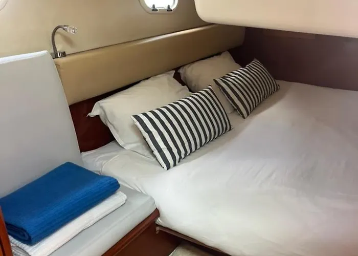 Båthotell Sea Bloom Ii - Night In A Fancy Speedboat *