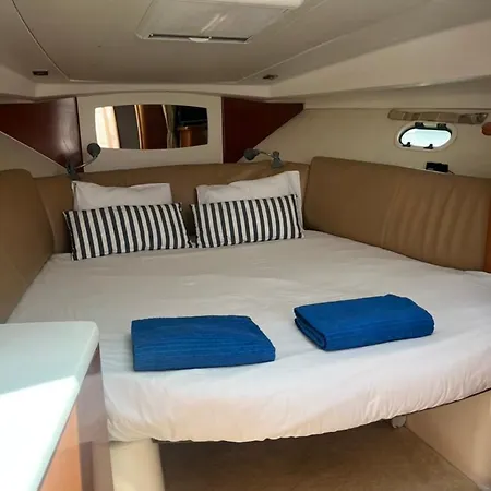 Båthotell Sea Bloom Ii - Night In A Fancy Speedboat *